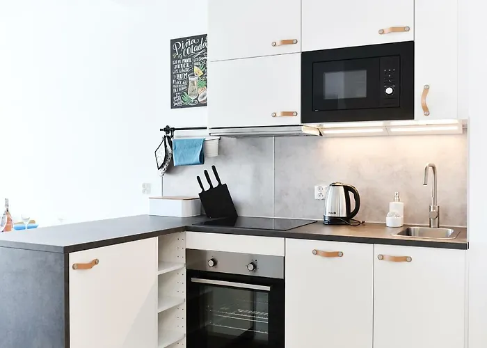 Lazur Z Miejscem Postojowym W Garazu *