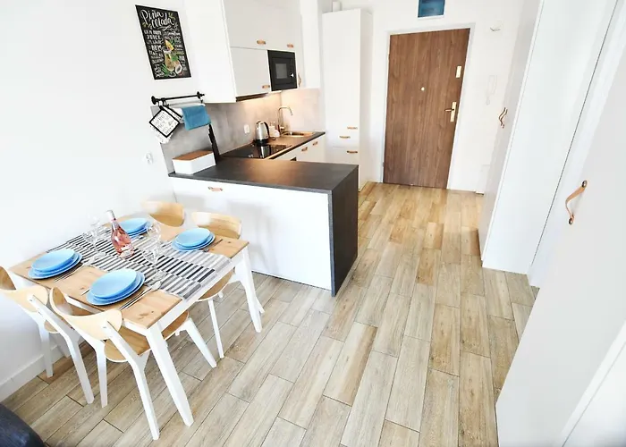 Lazur Z Miejscem Postojowym W Garazu